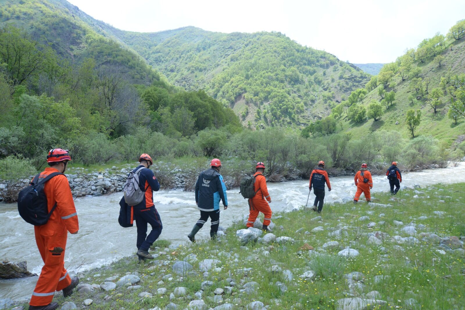 Muş’ta Dereye Düşerek Kaybolan 50 Yaşındaki G.y.’yi Bulmak Için Afad, Jandarma Ve Gönüllü Ekiplerin Katılımıyla Yürütülen Arama Çalışmaları 5. Gününde De Genişletilerek Sürdürülüyor (1)