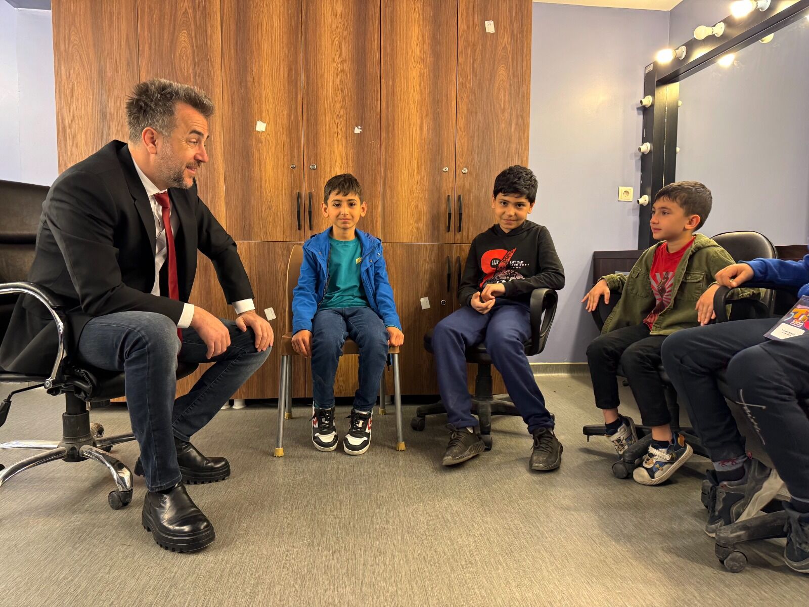 Özgür Ti̇ti̇z1