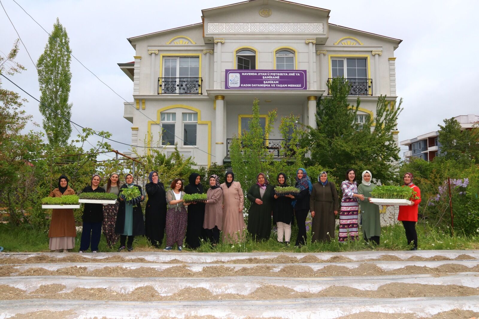 Van Edremit Belediyesi Kadın Politikaları Müdürlüğü Ve Kadın Meclis Üyeleri Tarafından Projelendirilen Kadın Komün Bostanları (4)