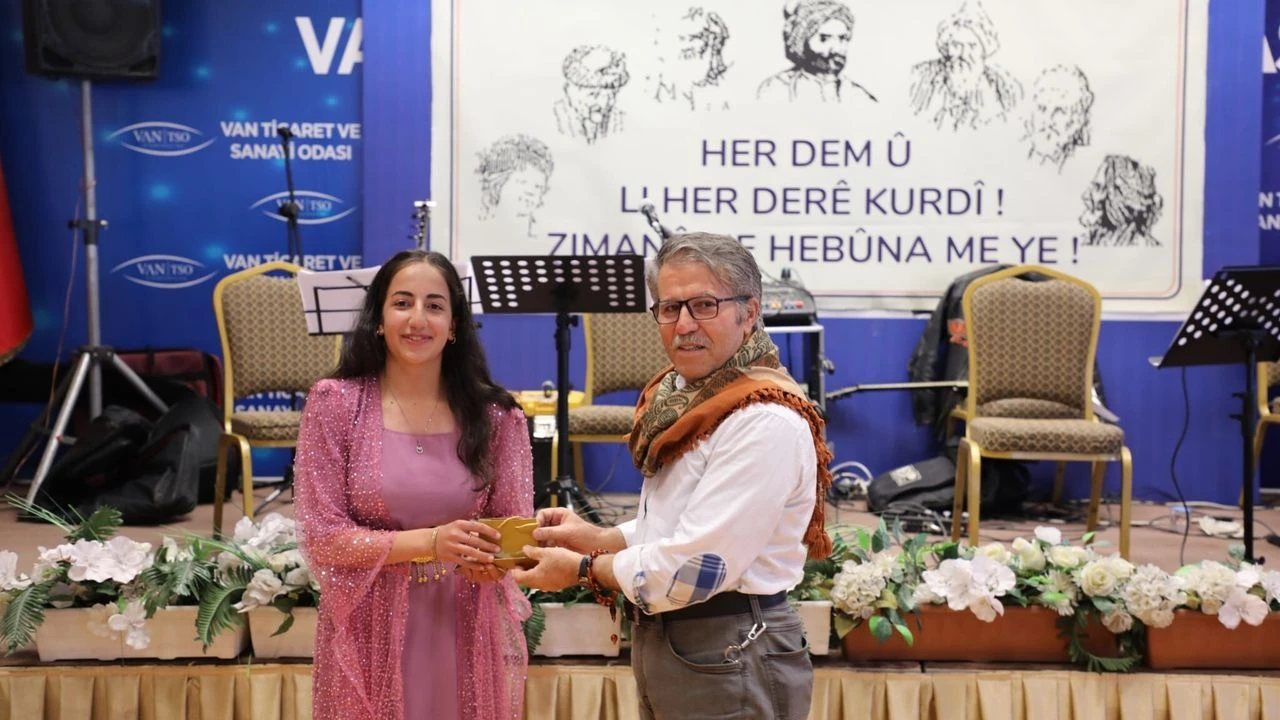 Van Kurtçe Yarisma
