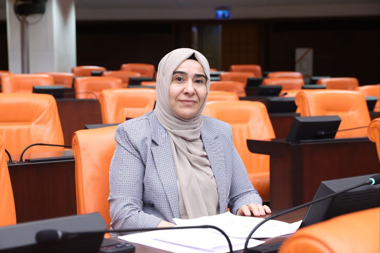 Van Milletvekili Gülderen Varlı Foto (5)