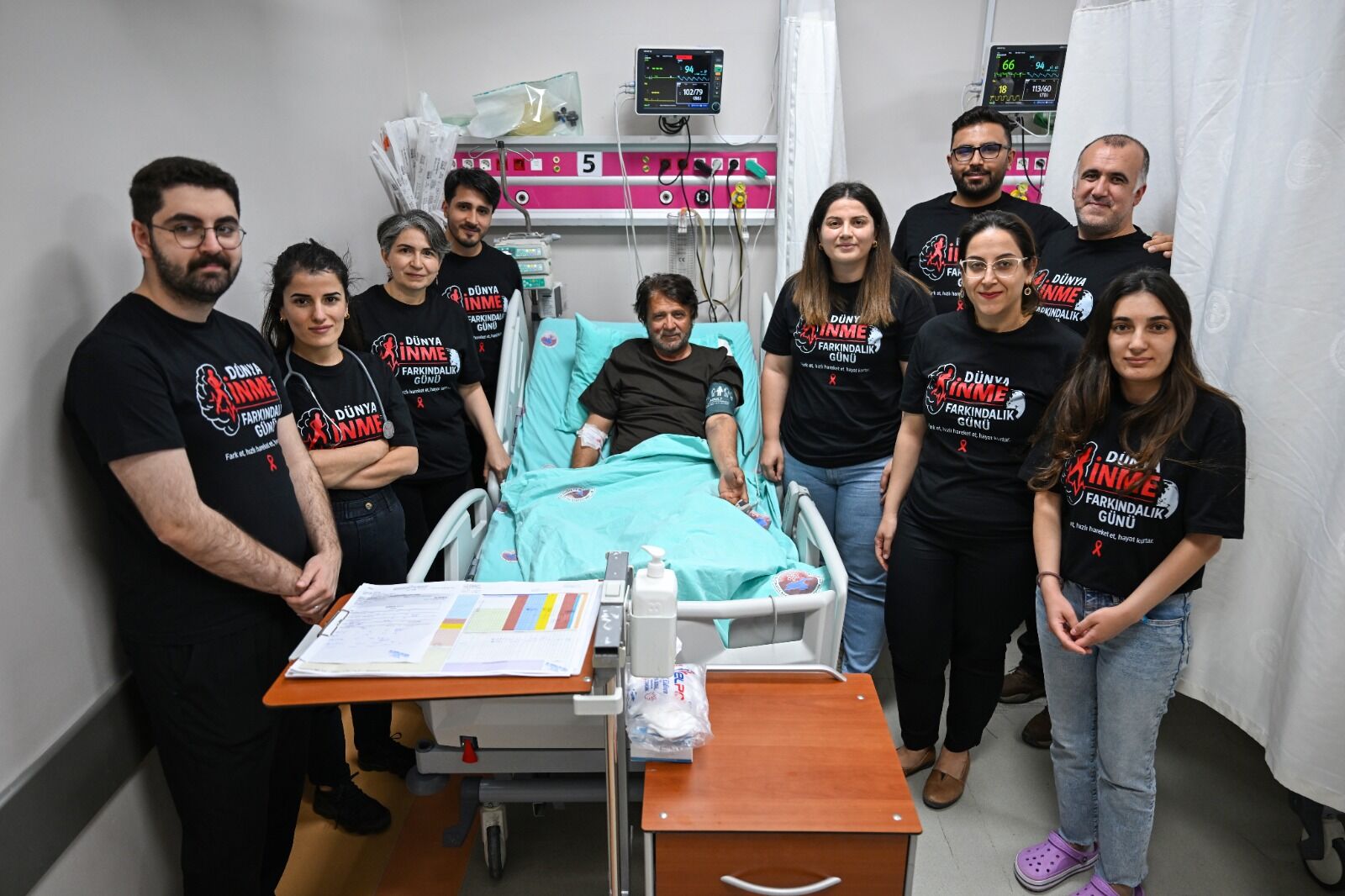 Van Yyü Dursun Odabaş Tıp Merkezi İnme Merkezi’nde Görev Yapan Doktor Ve Asistanlar, 10 Mayıs Dünya İnme Farkındalık Günü (3)