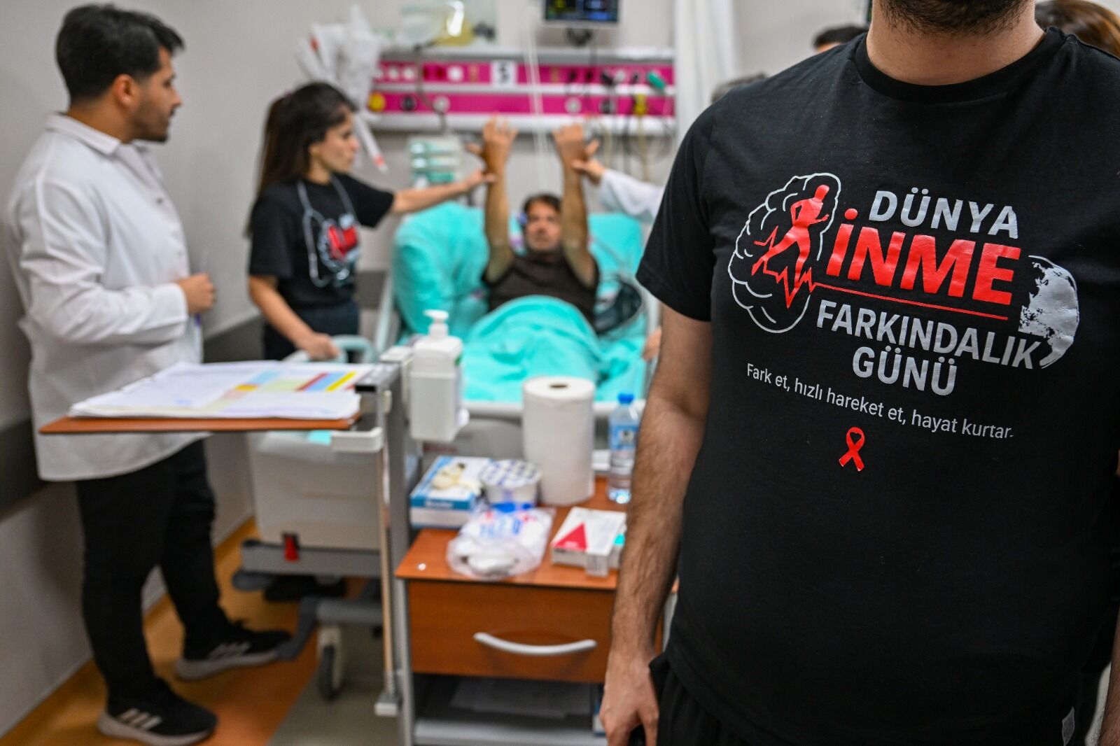 Van Yyü Dursun Odabaş Tıp Merkezi İnme Merkezi’nde Görev Yapan Doktor Ve Asistanlar, 10 Mayıs Dünya İnme Farkındalık Günü (4)