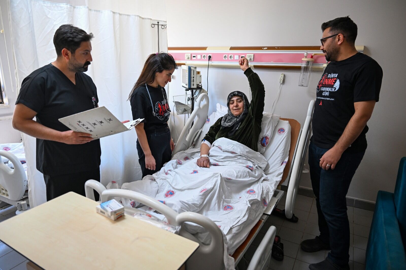 Van Yyü Dursun Odabaş Tıp Merkezi İnme Merkezi’nde Görev Yapan Doktor Ve Asistanlar, 10 Mayıs Dünya İnme Farkındalık Günü (5)
