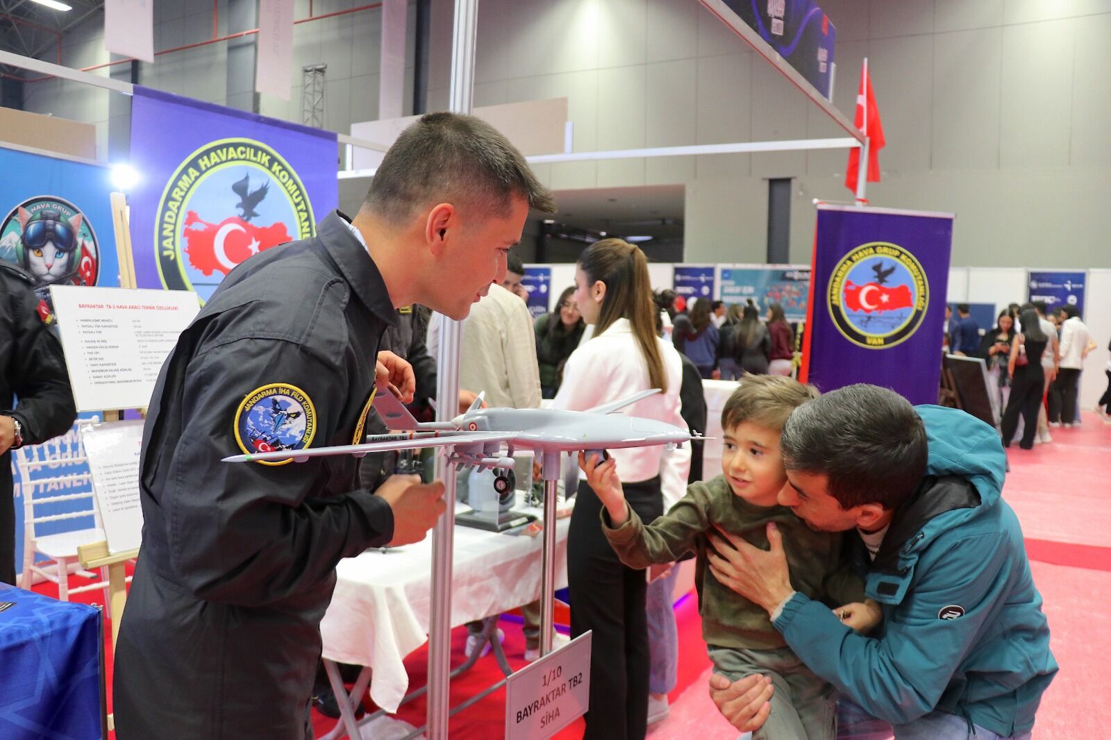 Van’da Dakaf’26 Yoğun Ilgiyle Devam Ediyor (3)