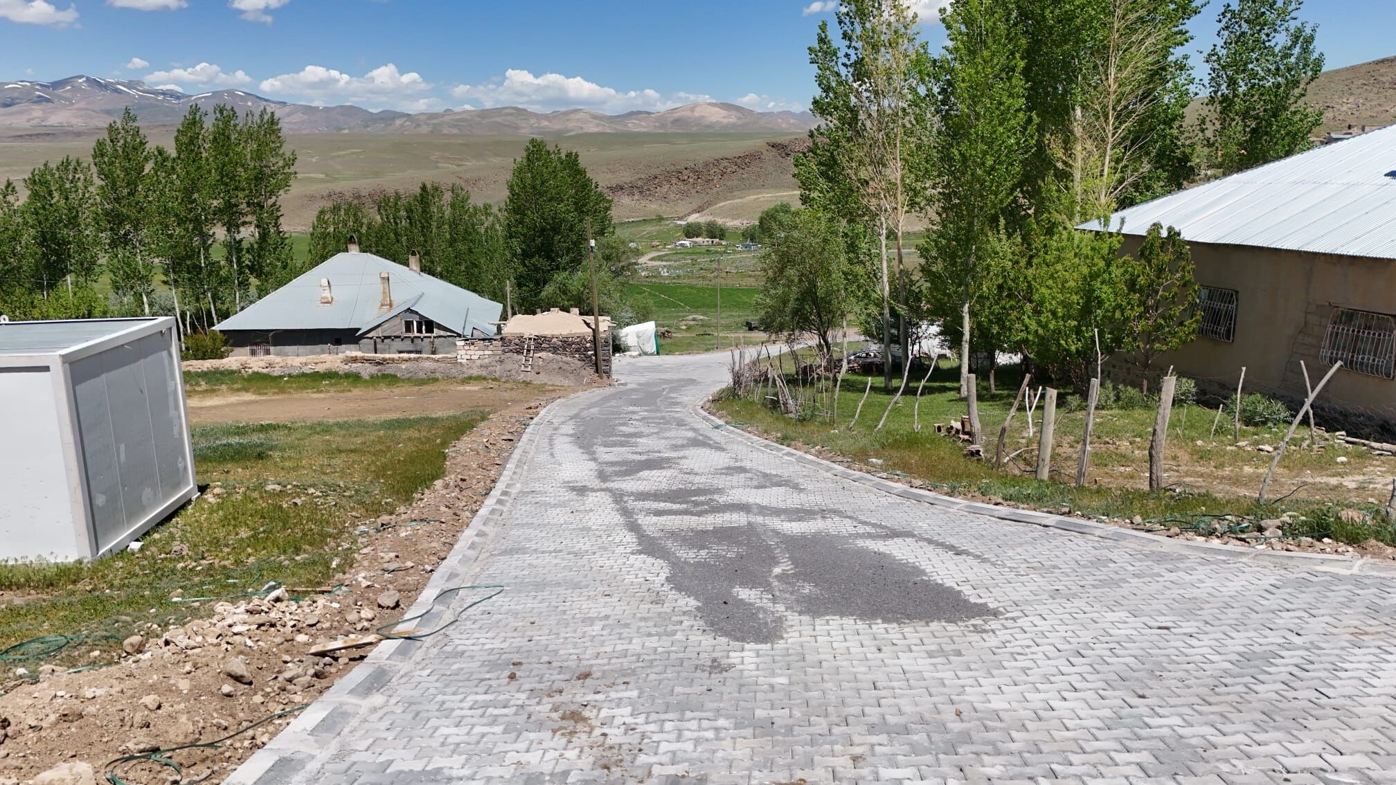 Başkale’de Parke Taşı Döşeme Çalışmaları Sürüyor (1)