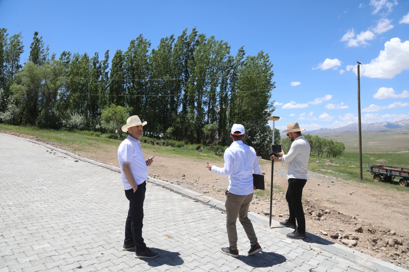 Başkale’de Parke Taşı Döşeme Çalışmaları Sürüyor (3)