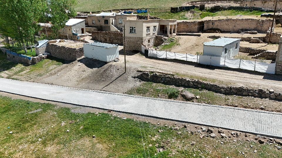 Başkale’de Parke Taşı Döşeme Çalışmaları Sürüyor (4)