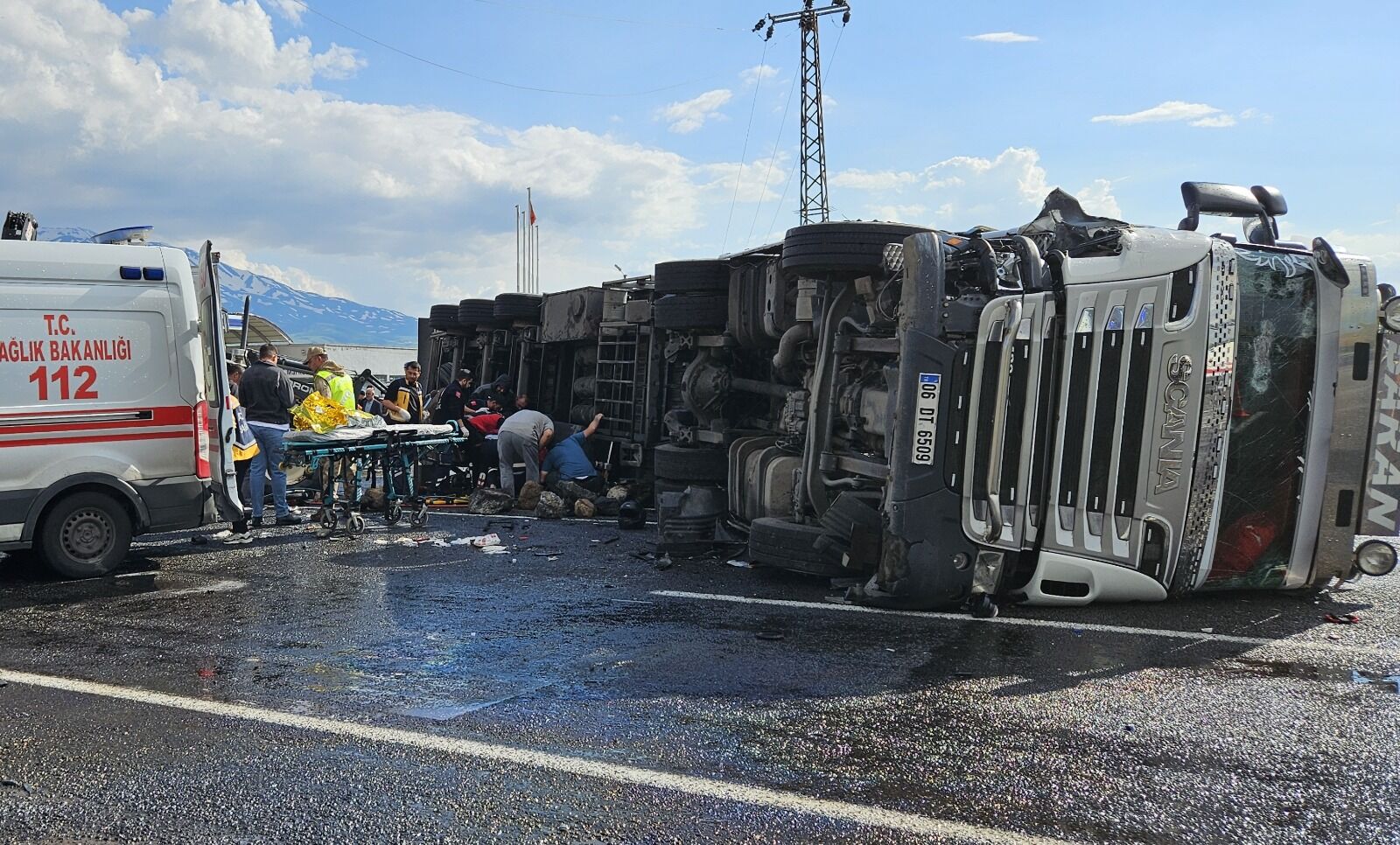 Bitlis Ağrı Kara Yolunda Zincirleme Kaza 2 Ölü, 3 Yaralı (1)-1