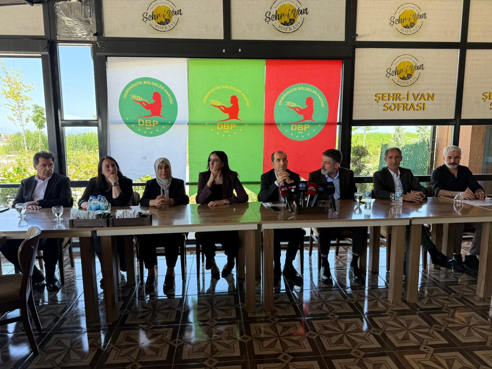 Dbp Eş Genel Başkanı Keskin Bayındır, Van’da Düzenlenen Basın Buluşmasında Kürt Meselesinin Demokratik Çözümü Için Barış Sürecinin Yasal Ve Anayasal Güvenceye Kavuşturulması Gerektiğini Belirterek, Toplumsal Barışın Inşası I