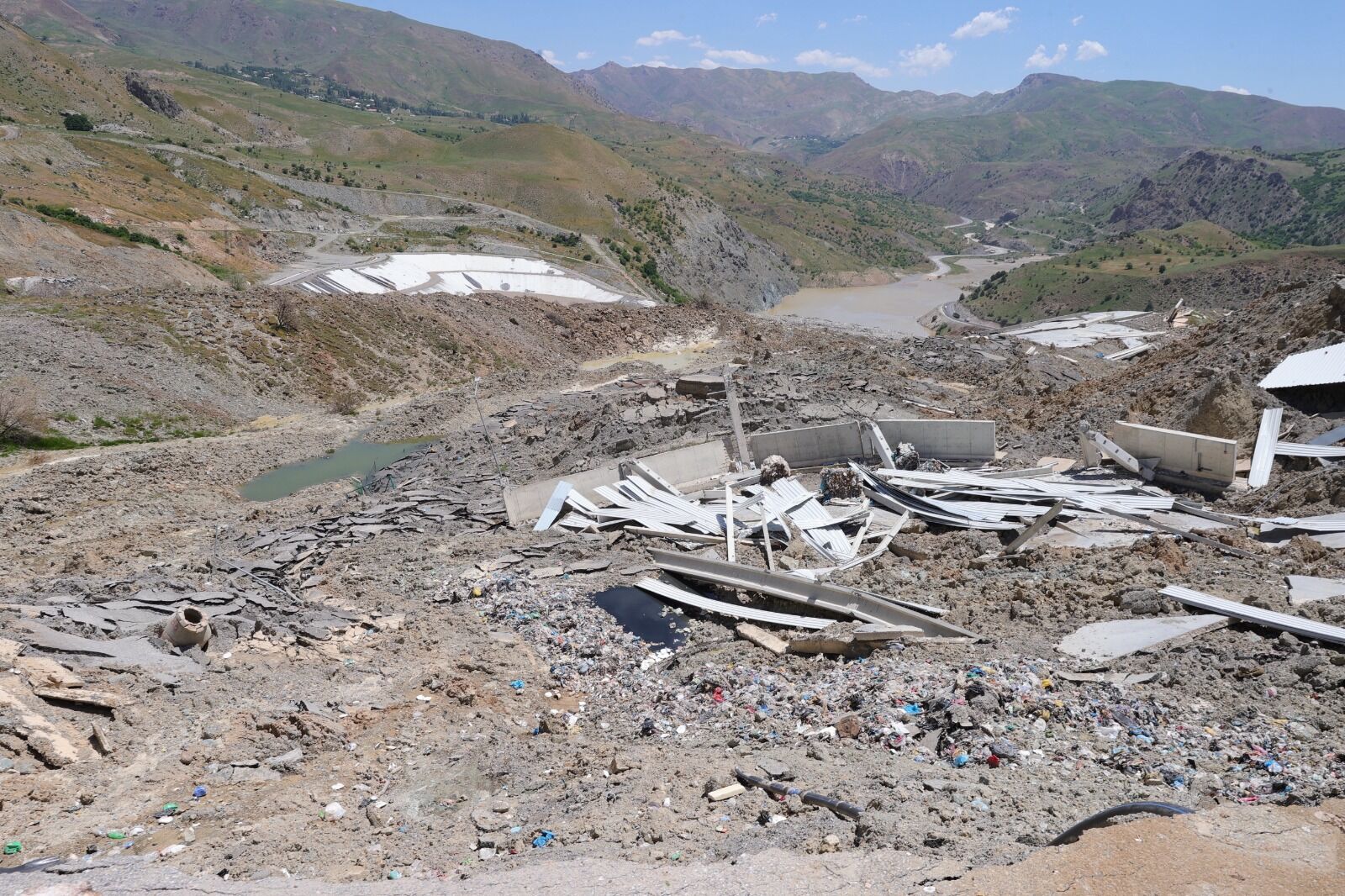 Hakkari Van Kara Yolunda Korkutan Tablo! (2)