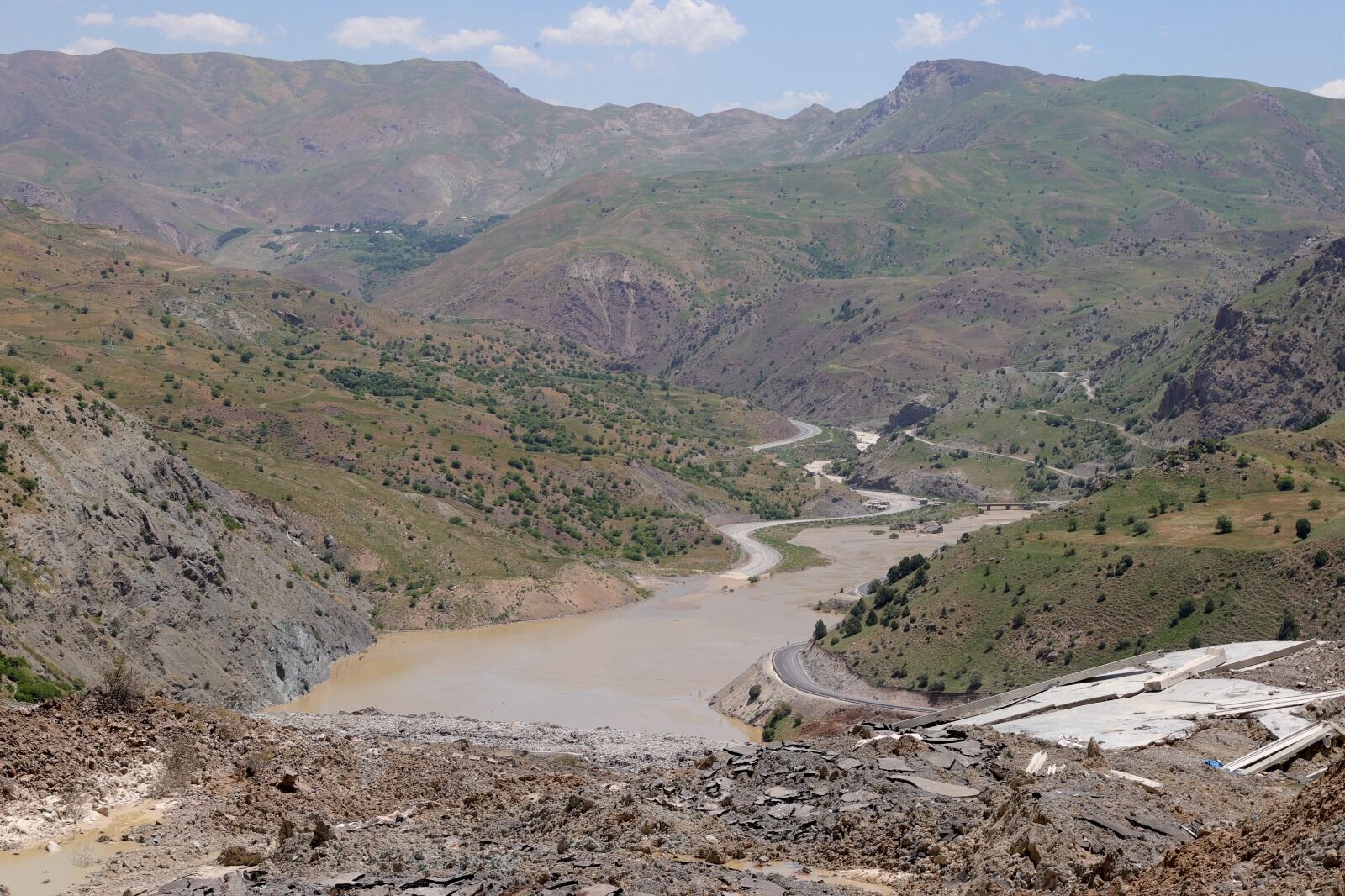 Hakkari Van Kara Yolunda Korkutan Tablo! (3)