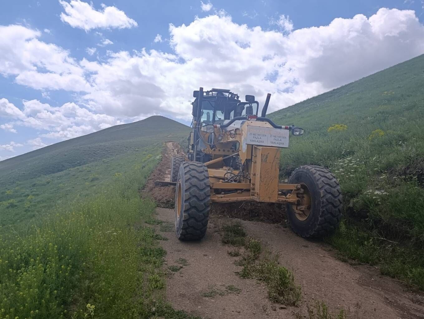 İpekyolu’nda Kırsal Ulaşım Için Yol Düzenleme Çalışmaları (1)