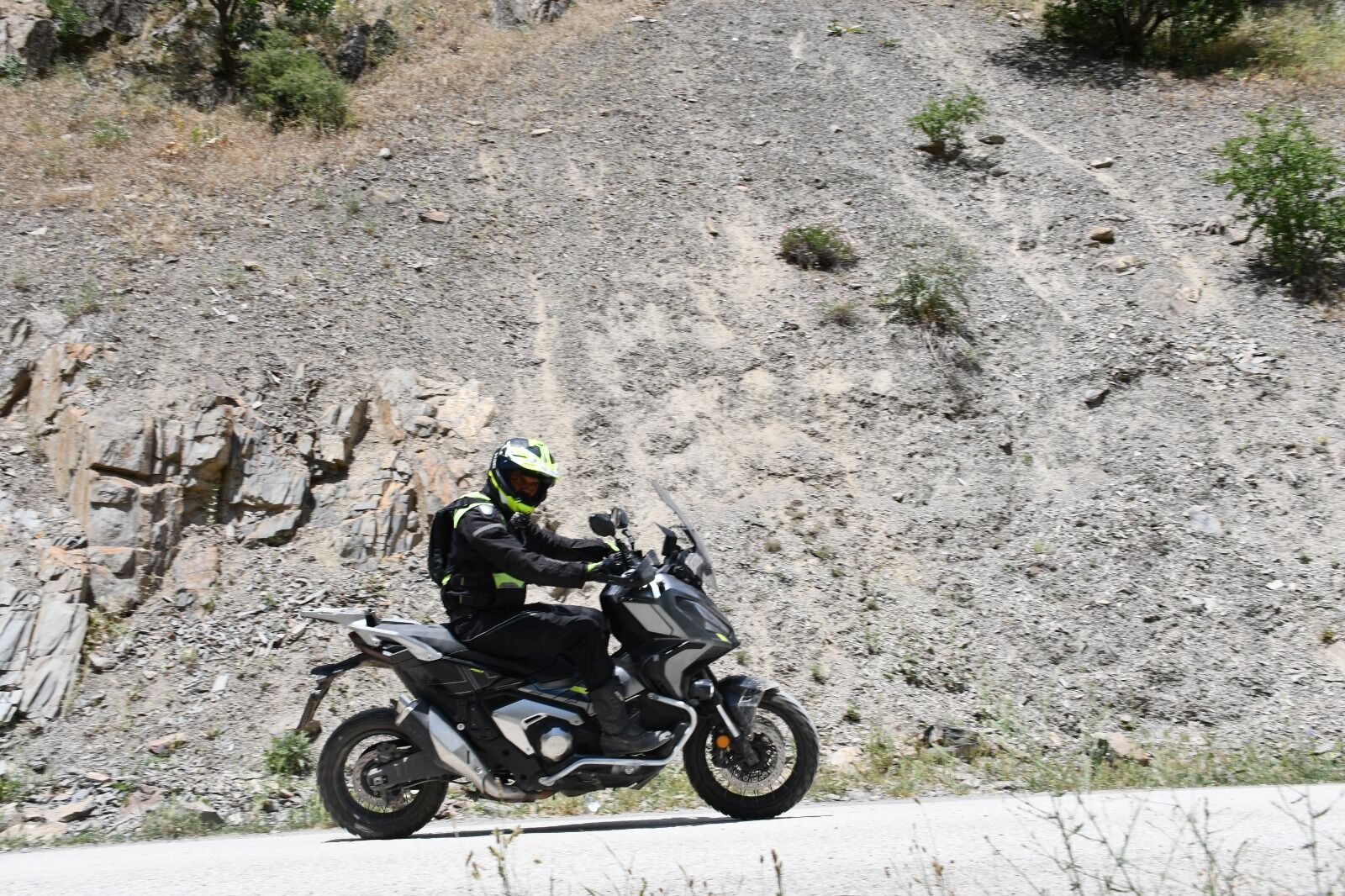 Motosiklet Tutkunları Hakkari’deki Cennet Cehennem Vadisi’ne Hayran Kaldılar (2)