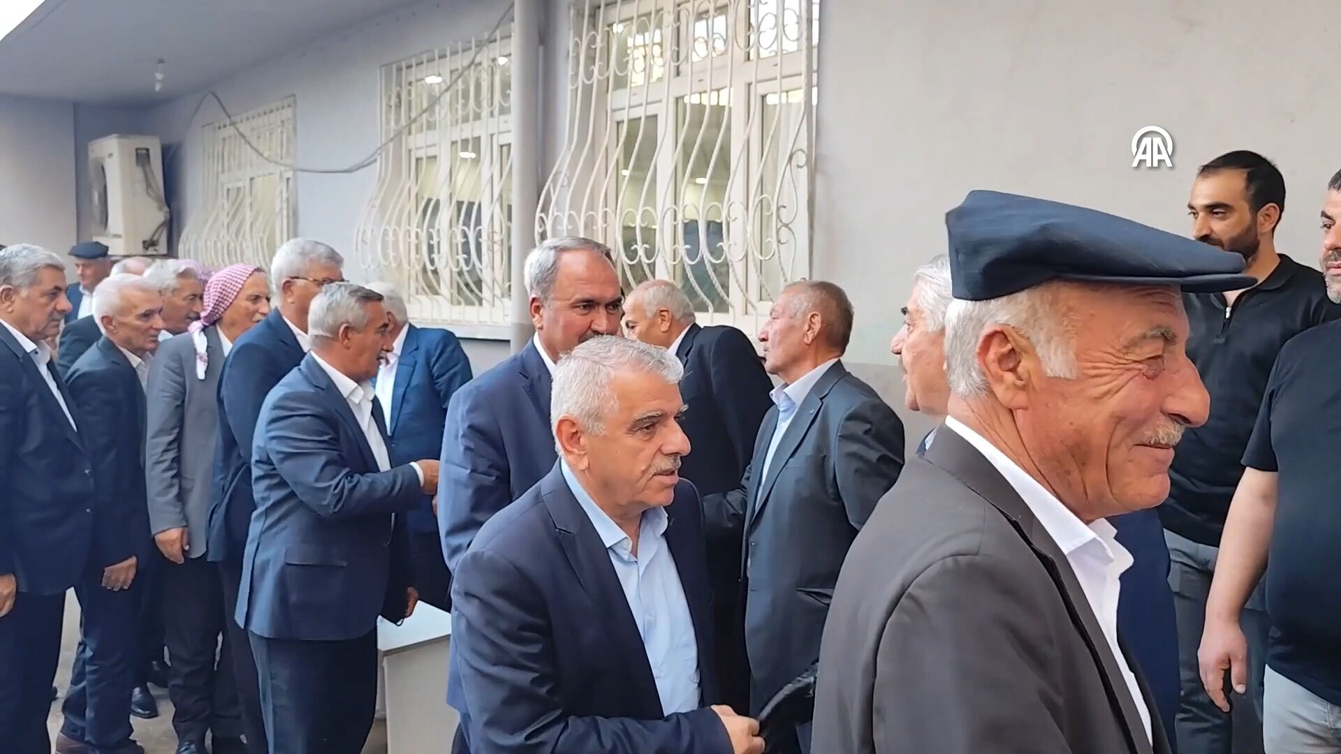 Şırnak Silopi’de 29 Mayıs’ta Arazi Anlaşmazlığı Nedeniyle Çıkan Ve 7 Kişinin Yaralanmasıyla Sonuçlanan Kavga Sonrası Karal Ve Acet Aileleri Arasında Başlayan Husumet, Yapılan Görüşmelerin Ardından Barışla Noktalandı (2)