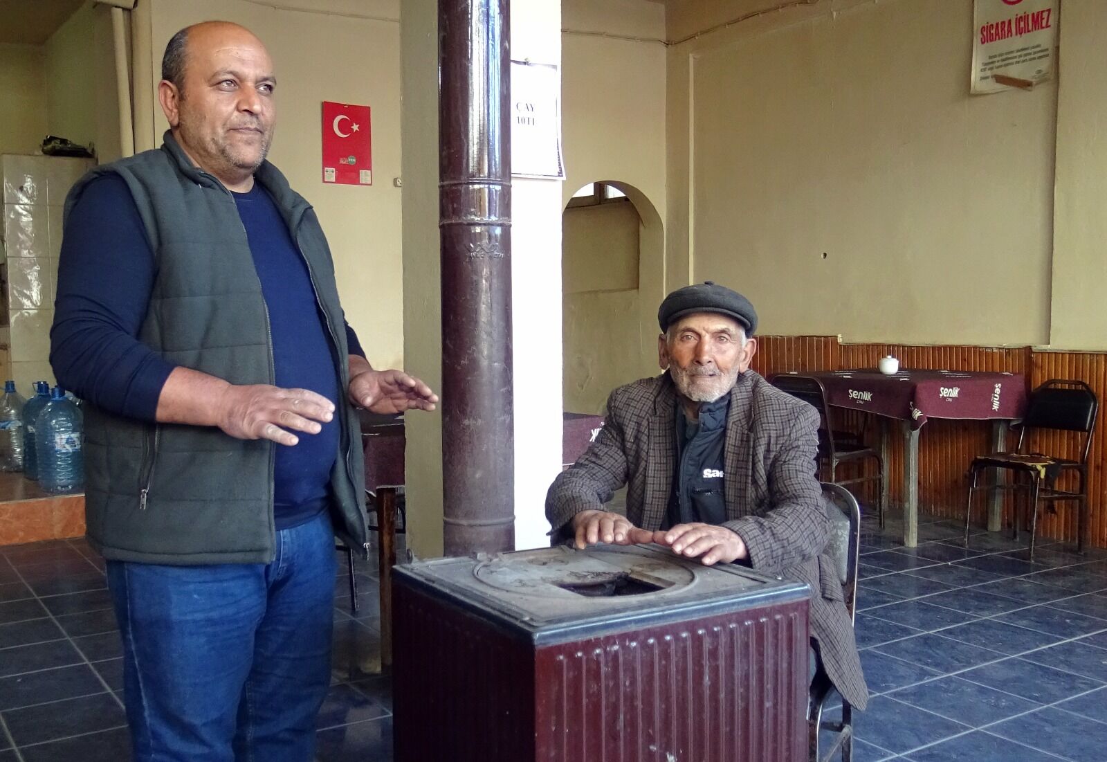 Türkiye'nin En Yüksek Yerleşim Yerlerinden Sarıkamış'ta, Haziran Ayına Rağmen Etkili Olan Soğuk Hava Nedeniyle Sobalar Yakılmaya Devam Ediyor (1)