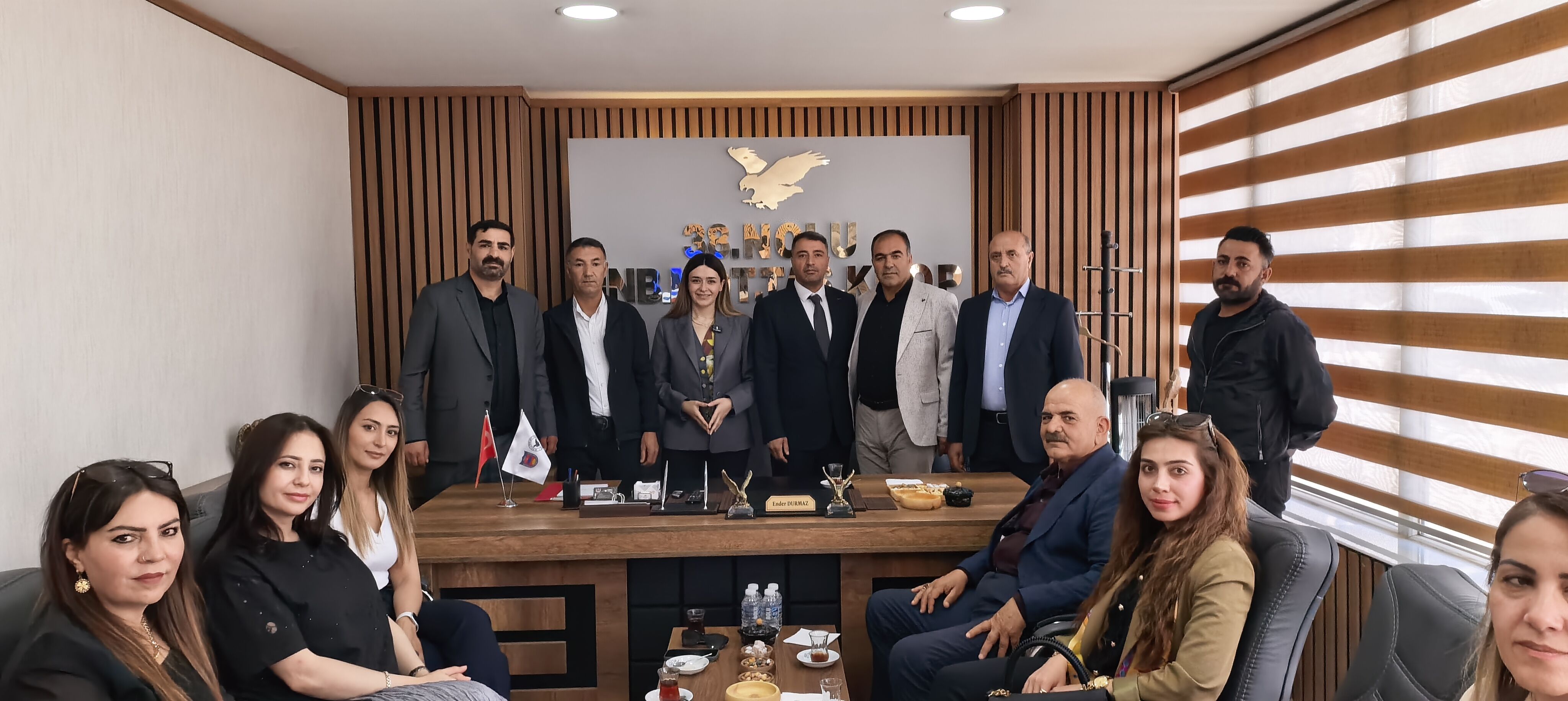Van Tso Başkan Adayı İrem Bayram, Özalp’ta Esnaf Ve Tüccarlarla Bir Araya Gelerek Sınır Ticaretinin Geliştirilmesinin Bölge Ekonomisine Katkı Sağlayacağını Söyledi (3)