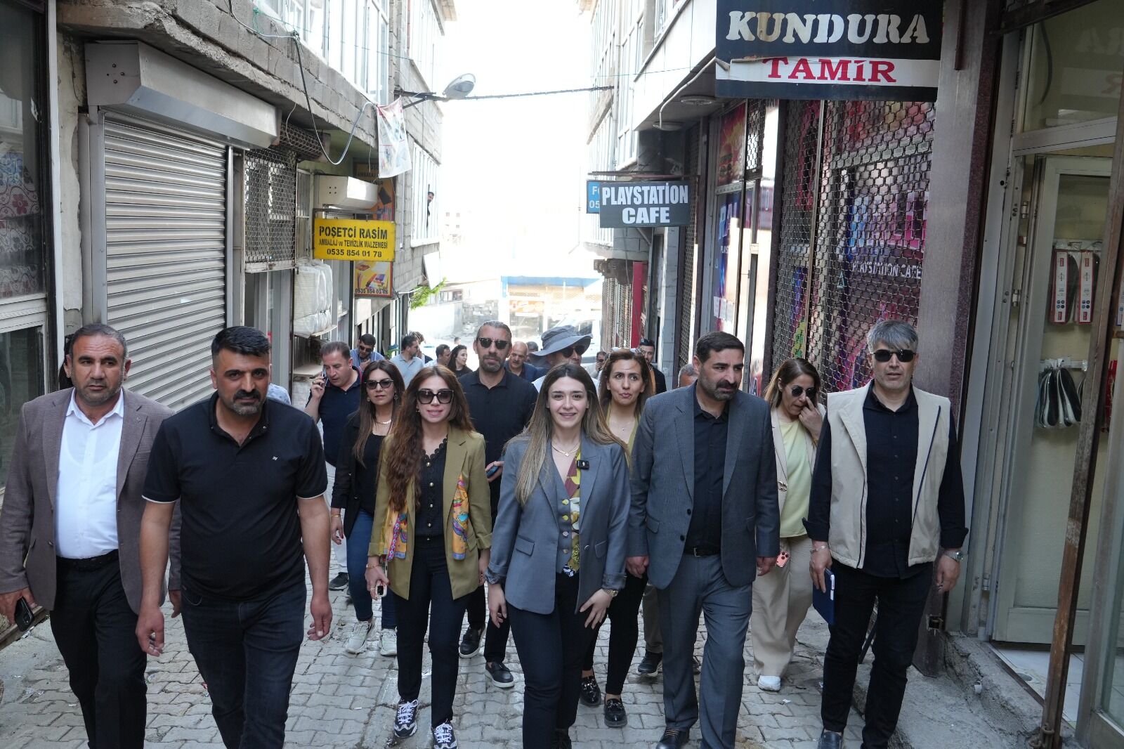 Van Tso Başkan Adayı İrem Bayram, Özalp’ta Esnaf Ve Tüccarlarla Bir Araya Gelerek Sınır Ticaretinin Geliştirilmesinin Bölge Ekonomisine Katkı Sağlayacağını Söyledi (5)