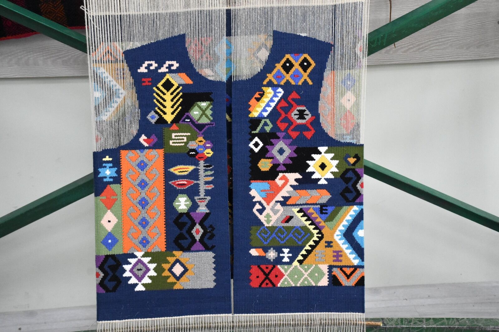 Van’da Kilim Motifleri Modern Kıyafetlerle Geleceğe Taşınıyor (2)