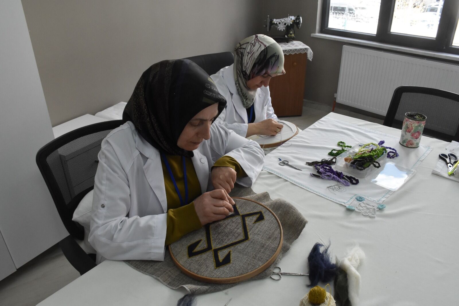 Van’da Kilim Motifleri Modern Kıyafetlerle Geleceğe Taşınıyor (3)