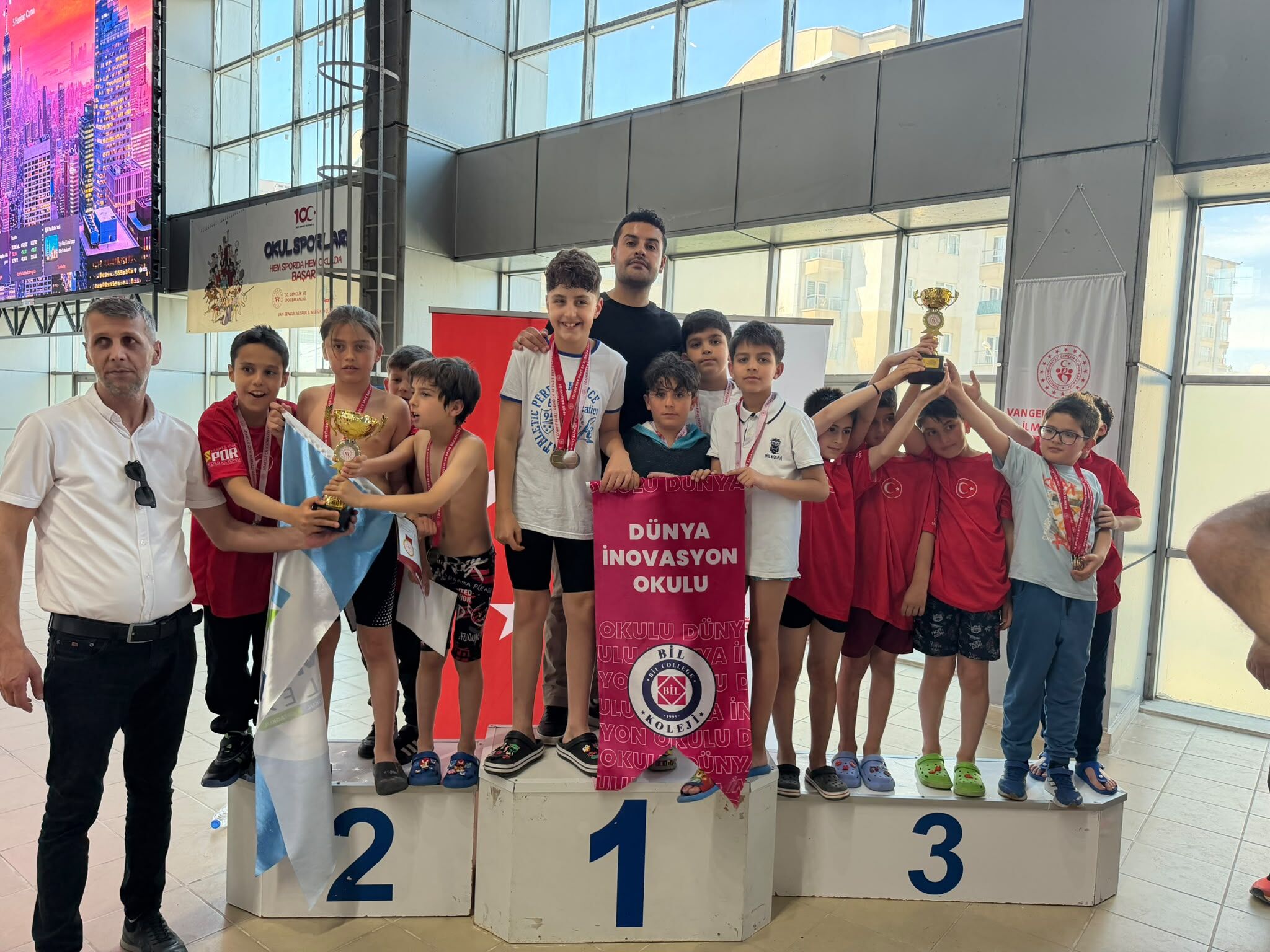 Vanda Minik Yüzücülerden Büyük Başarı