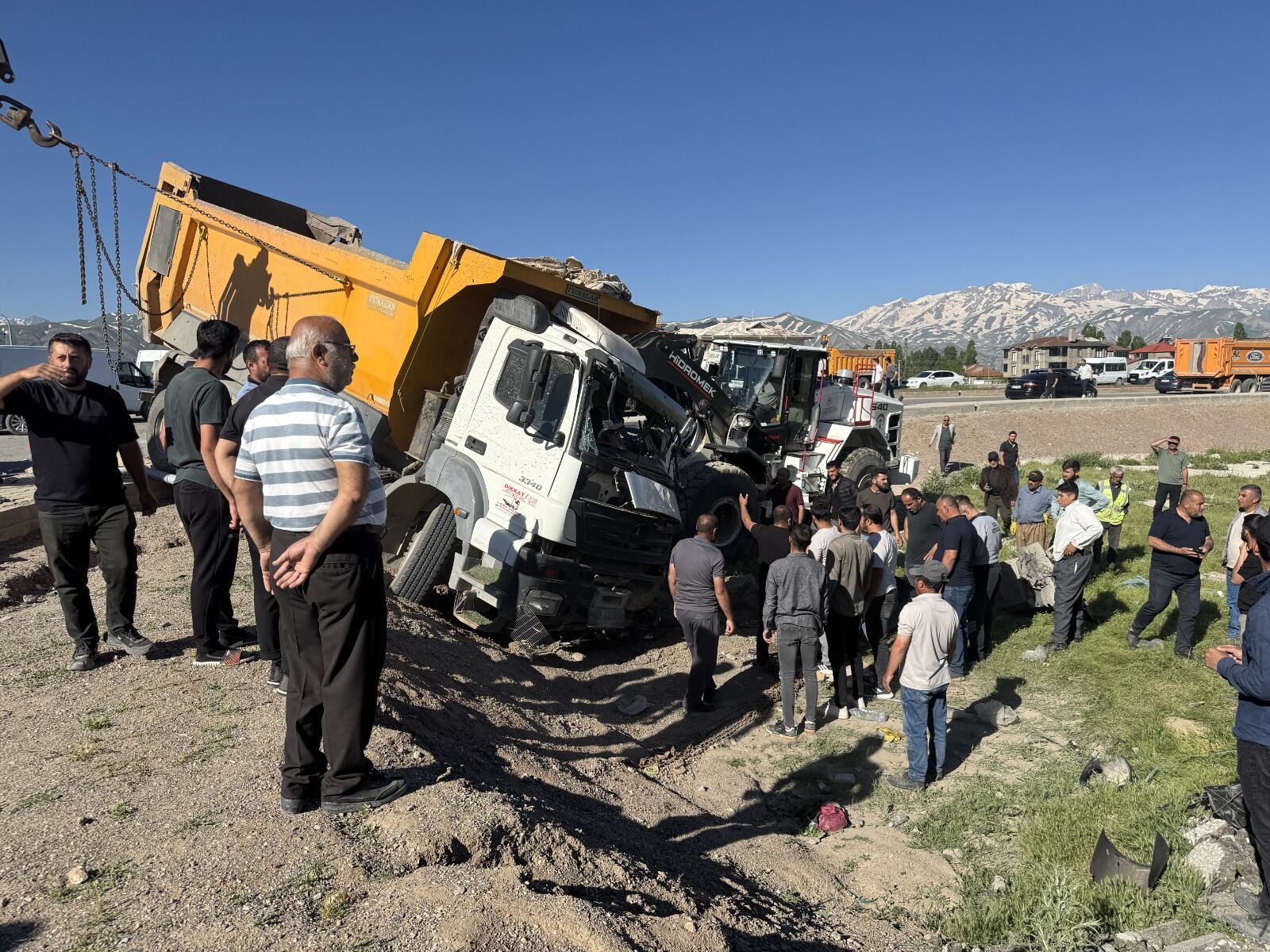 Vangölü Minibüsü Ile Kamyon Çarpıştı 2 Ölü (1)