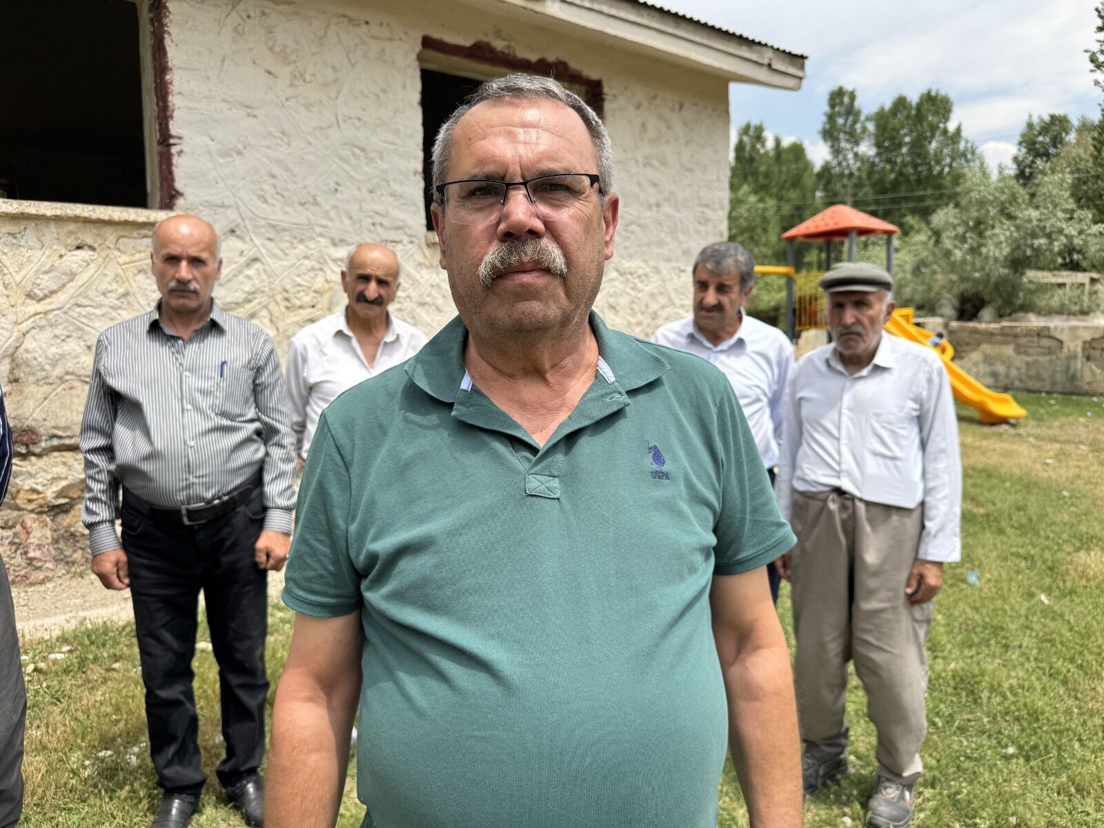 1984 Yılında Hakkari'nin Yüksekova Ilçesine Bağlı Dedeler Köyünde Öğretmenliğe Başlayan Bülent Girgin, (2)