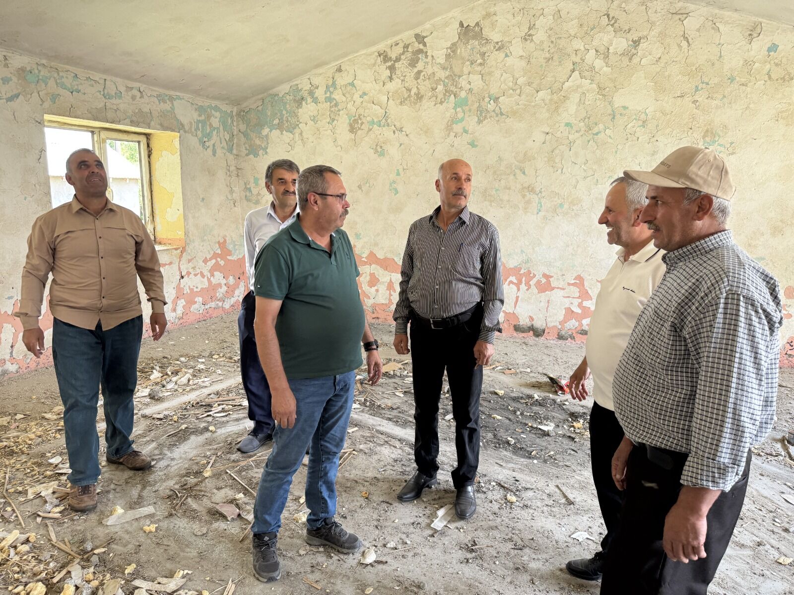 1984 Yılında Hakkari'nin Yüksekova Ilçesine Bağlı Dedeler Köyünde Öğretmenliğe Başlayan Bülent Girgin, (5)