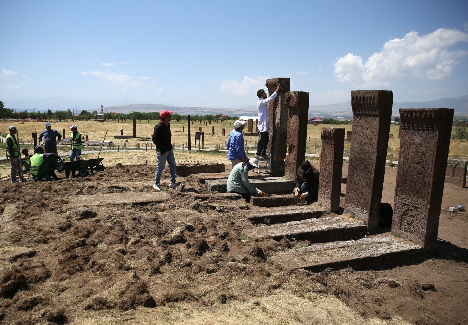 Ahlat’taki Selçuklu Meydan Mezarlığı (2)