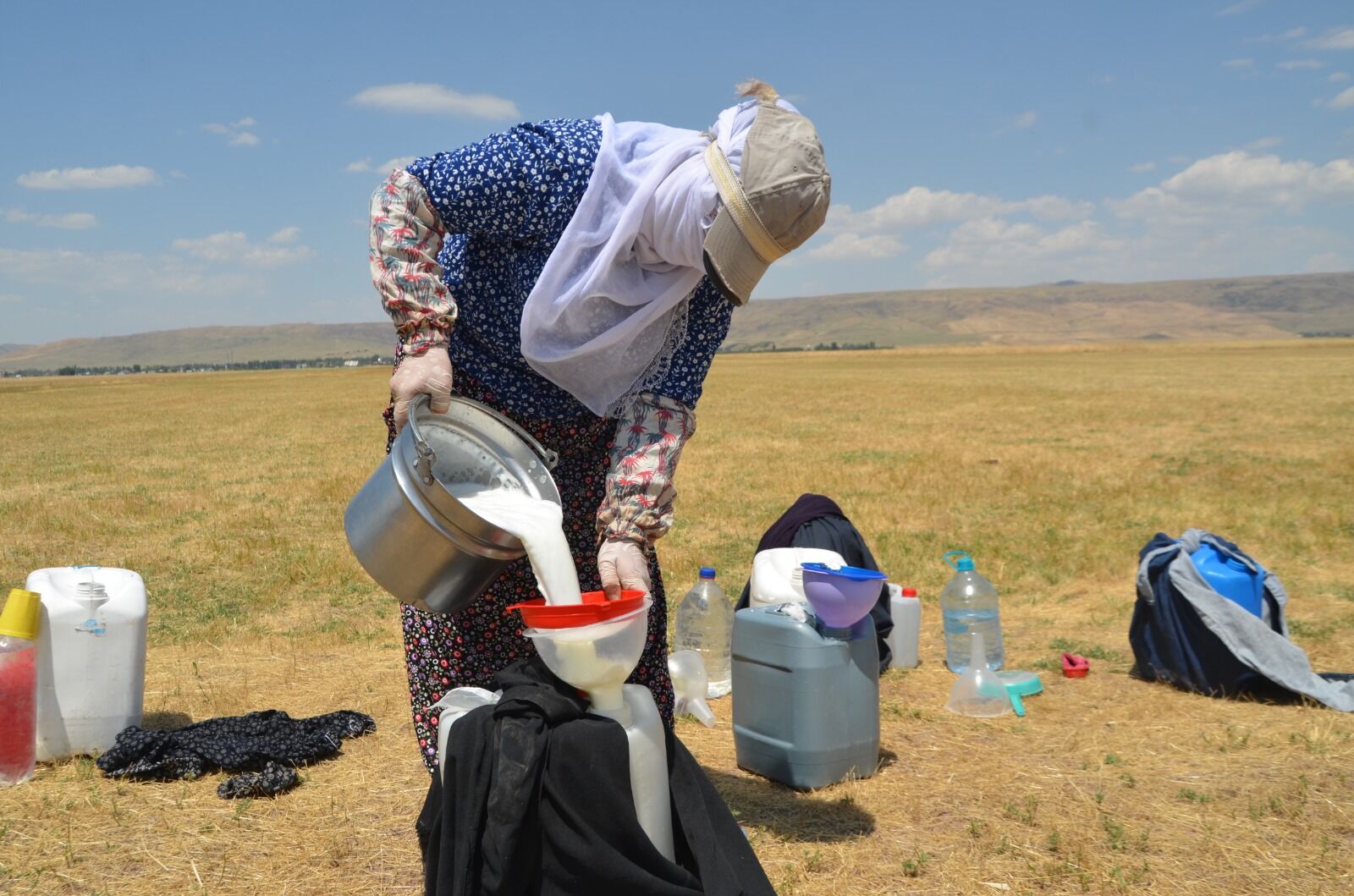 Berivanların Zorlu Yayla Mesaisi “Günde 20 Kilometre Yol Gidiyoruz” (2)