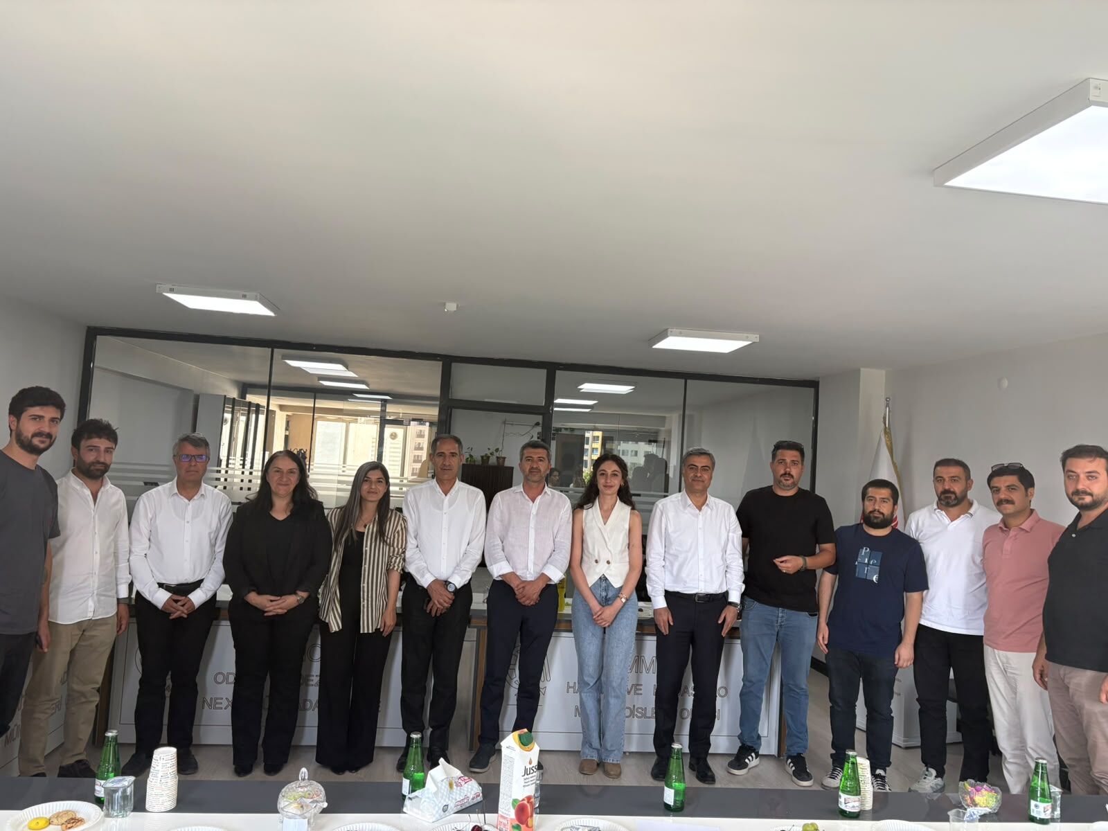 Dem Parti Heyeti, Van Spor Futbol Kulübü Ile İnşaat Mühendisleri Odası Ve Harita Ve Kadastro Mühendisleri Odası'nı Ziyaret Ederek; Kentin Sorunlarını, Sporun Birleştirici Gücünü Ve Sivil Toplumla Iş Birliğini Ele Aldı (2)
