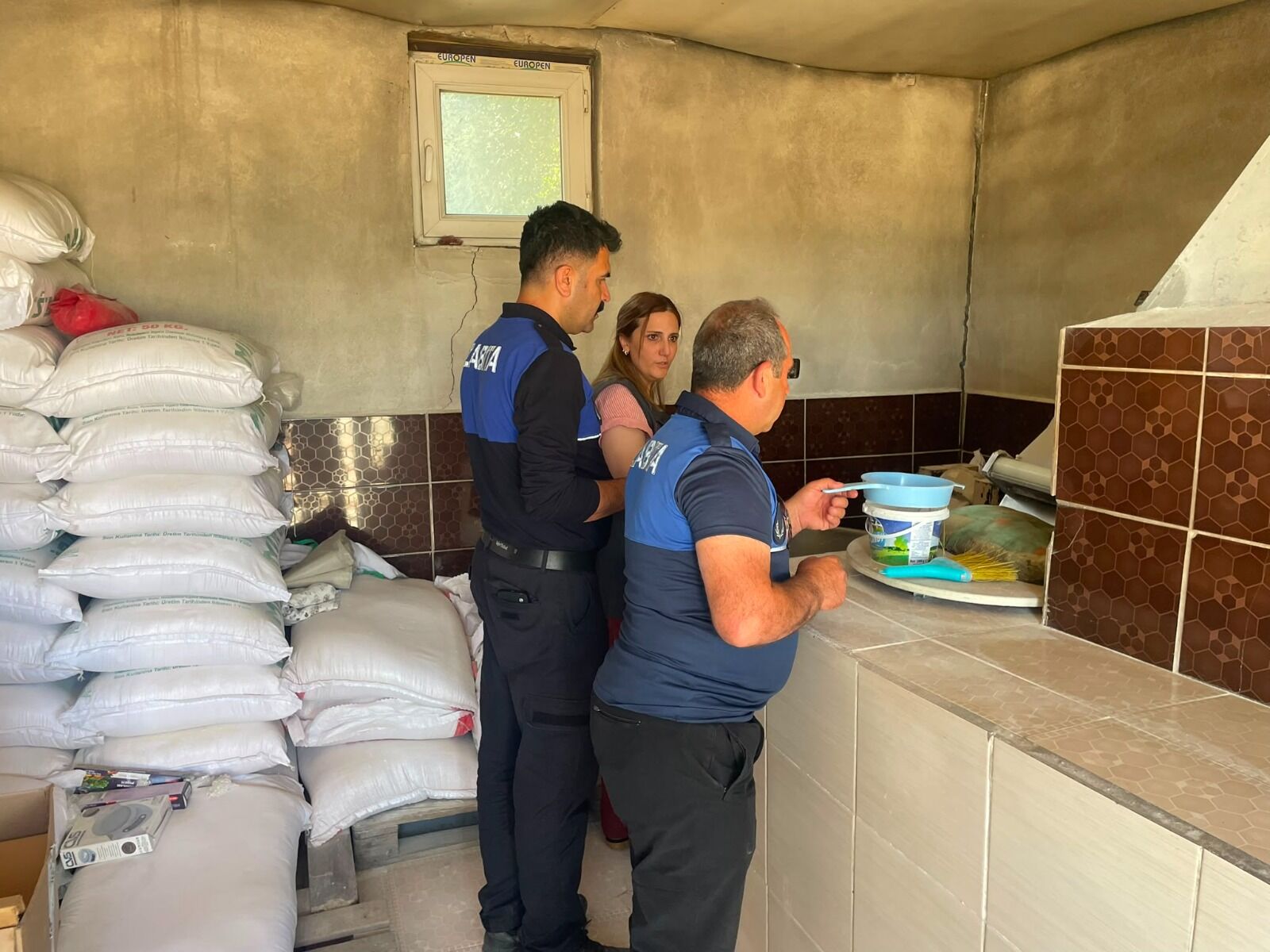 Edremit Belediyesi, Halk Sağlığını Korumak Amacıyla Ilçe Genelindeki Market, Fırın, Restoran Ve Gıda Üretim Alanlarında Kapsamlı Denetim Gerçekleştirdi (1)