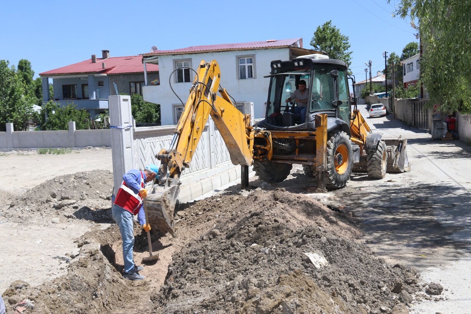Edremit'te Yol Açma Ve Drenaj Çalışmaları Devam Ediyor (3)