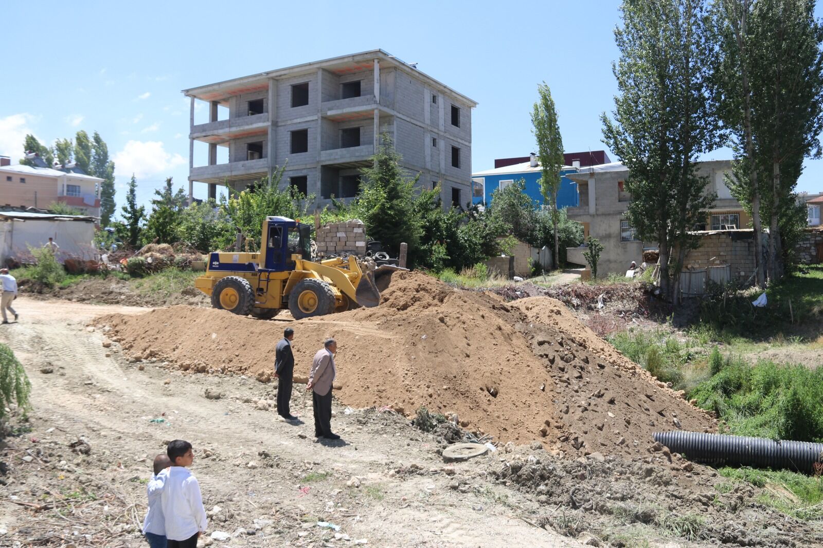 Edremit'te Yol Açma Ve Drenaj Çalışmaları Devam Ediyor (6)