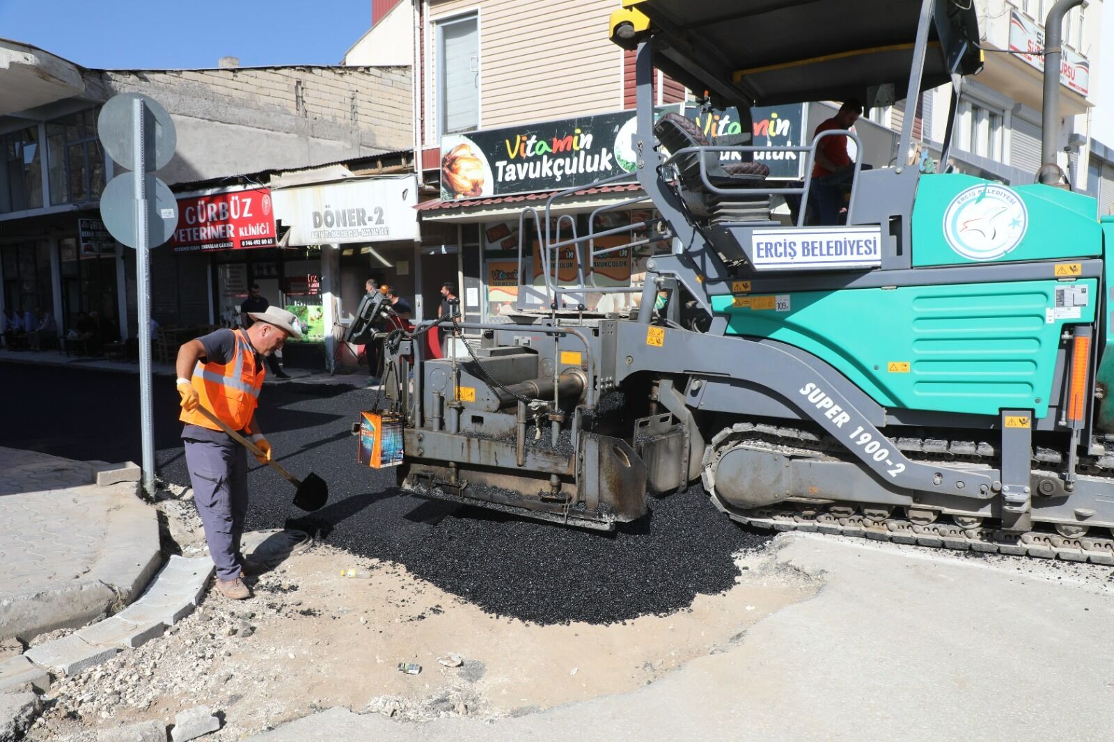 Erciş'te Cadde Ve Sokaklar Asfaltlanıyor (11)