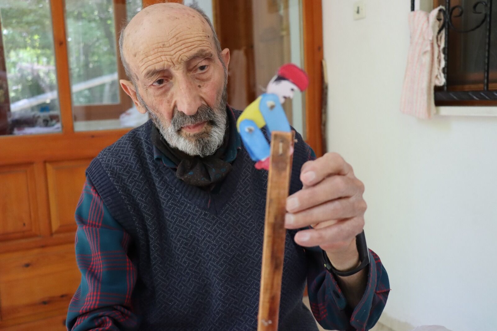 Erzincan'da Yaşayan 84 Yaşındaki Emekli Memur Yücel Özarslan, Yıllardır Doğadan Topladığı Ve Geri Dönüştürdüğü Atık Malzemelerle Yaptığı Geleneksel Oyuncaklarla Geçmişin Oyun Kültürünü Yaşatmaya Devam Ediyor (3)