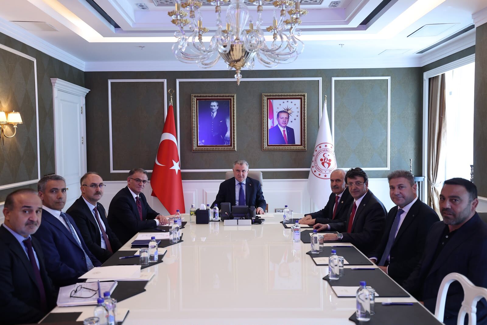 Gençlik Ve Spor Bakanı Osman Aşkın Bak, Van'da Inşa Edilecek Van Stadyumu Ve Yaşam Kompleksi Projesine Ilişkin Protokolü Imzaladı (1)