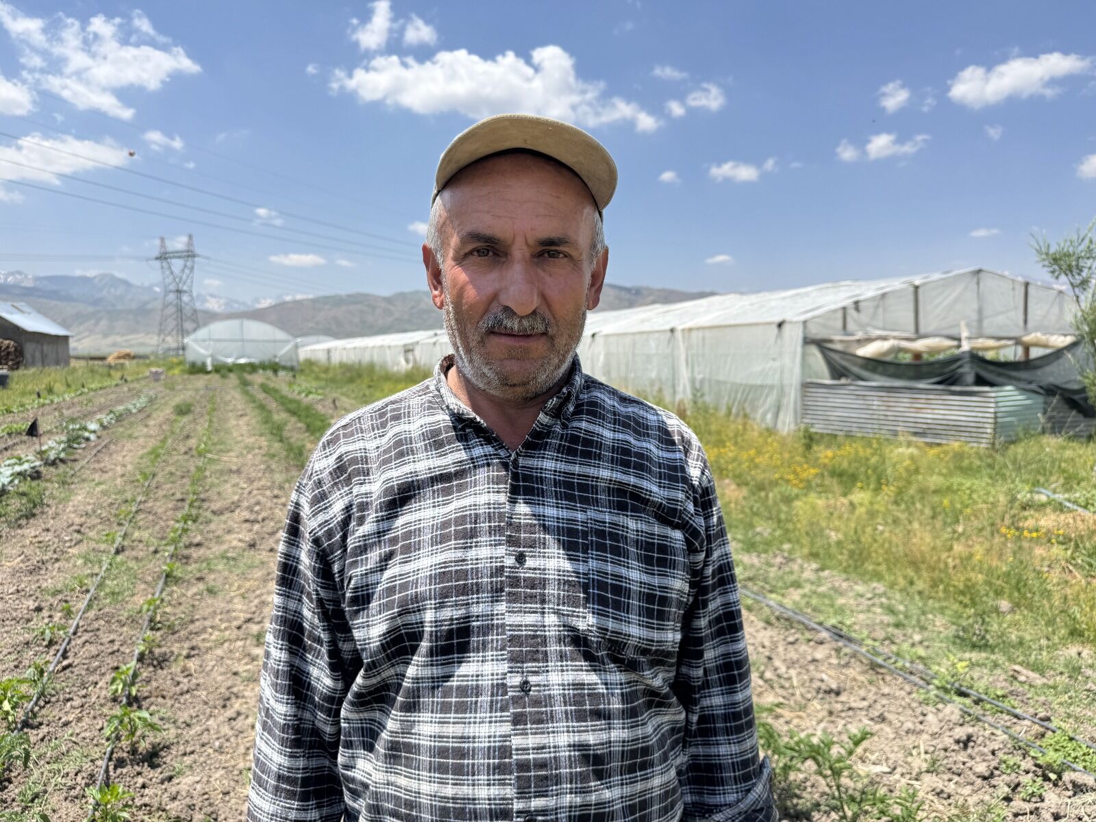 Hakkari'nin Yüksekova Ilçesinde Yaşayan Tahir Artık, (2)