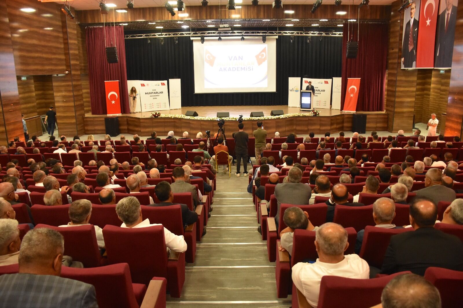 İçişleri Bakanlığı Himayesinde, Van Valiliği Ile Van Büyükşehir Belediyesinin Iş Birliğinde Düzenlenen Muhtarlar Akademisi Eğitim Programı Başladı (4)