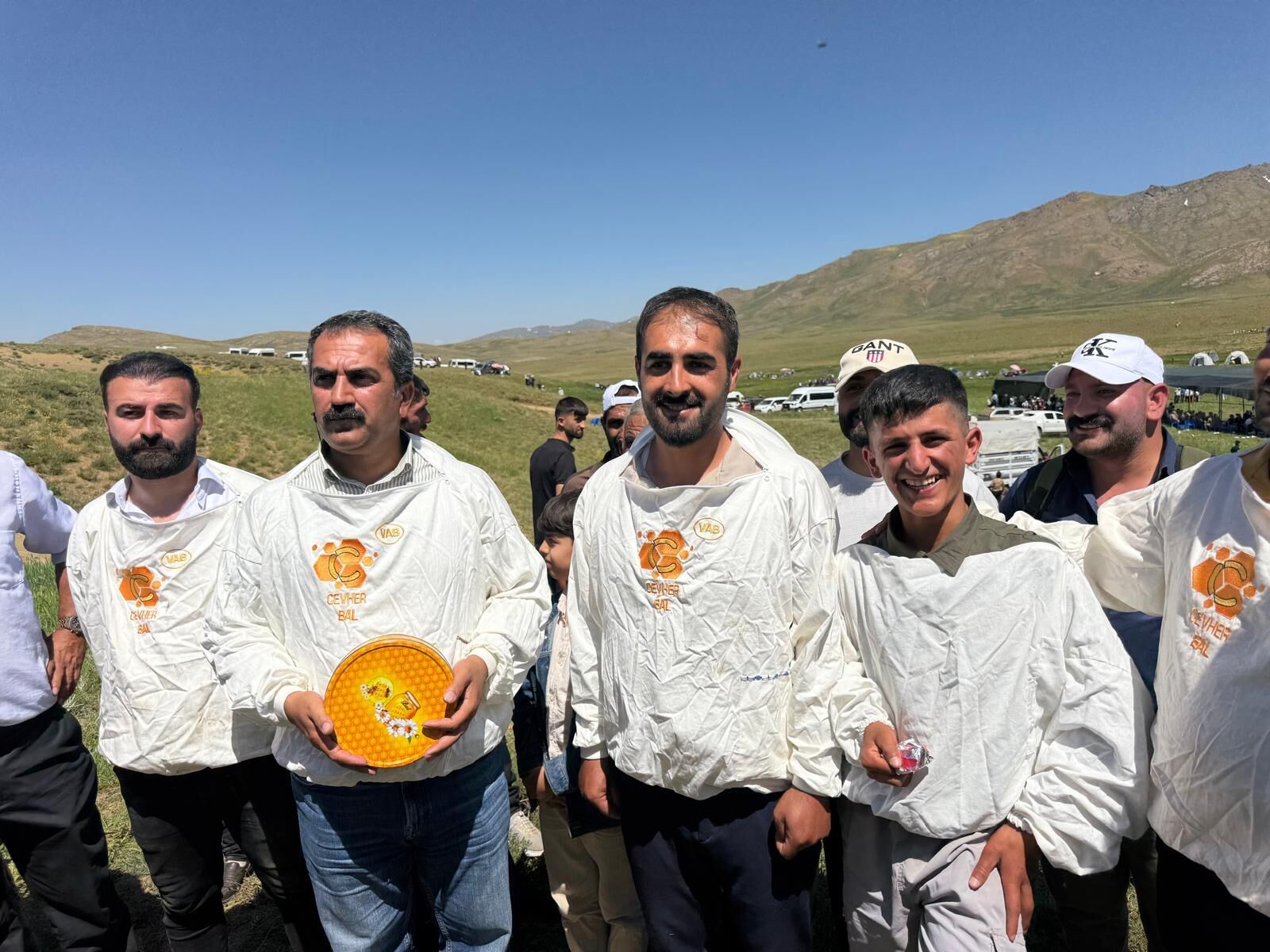 Li Alan Deştê Dengê Mêşvanan Bilind Bû