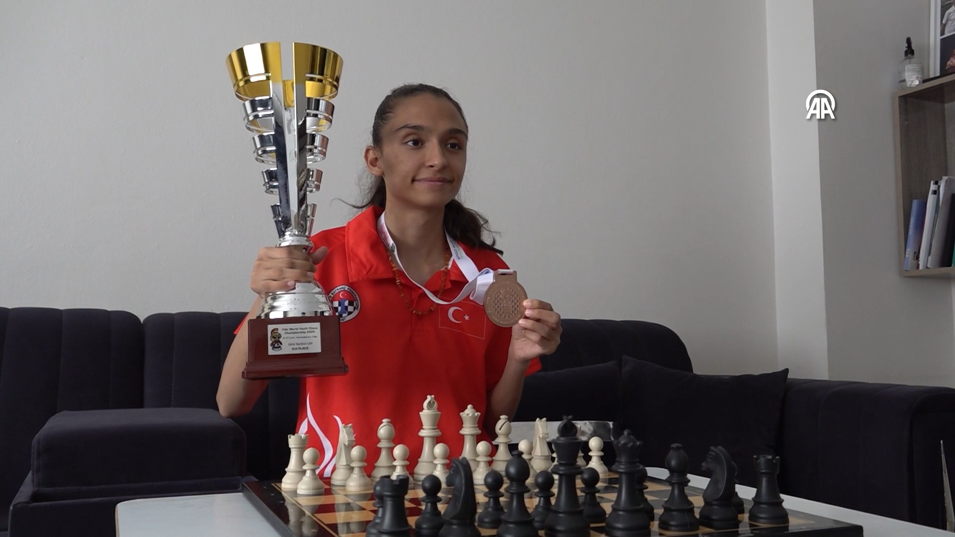 Mardin'in Kızıltepe Ilçesinde Yaşayan 14 Yaşındaki Milli Satranç Sporcusu Tuana Abak, Ulusal Ve Uluslararası Başarılarına Bir Yenisini Ekleyerek Gözünü Dünya Şampiyonluğuna Dikti (1)