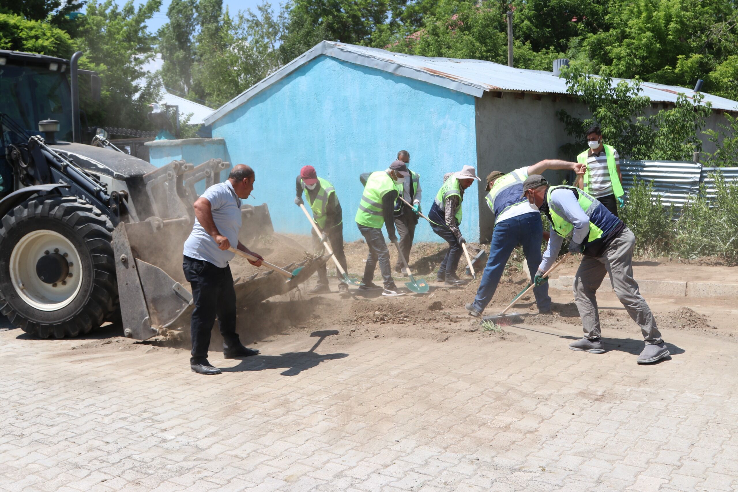 Özalp Belediyesi'nden Mahallelerde Temizlik Mesaisi (6)