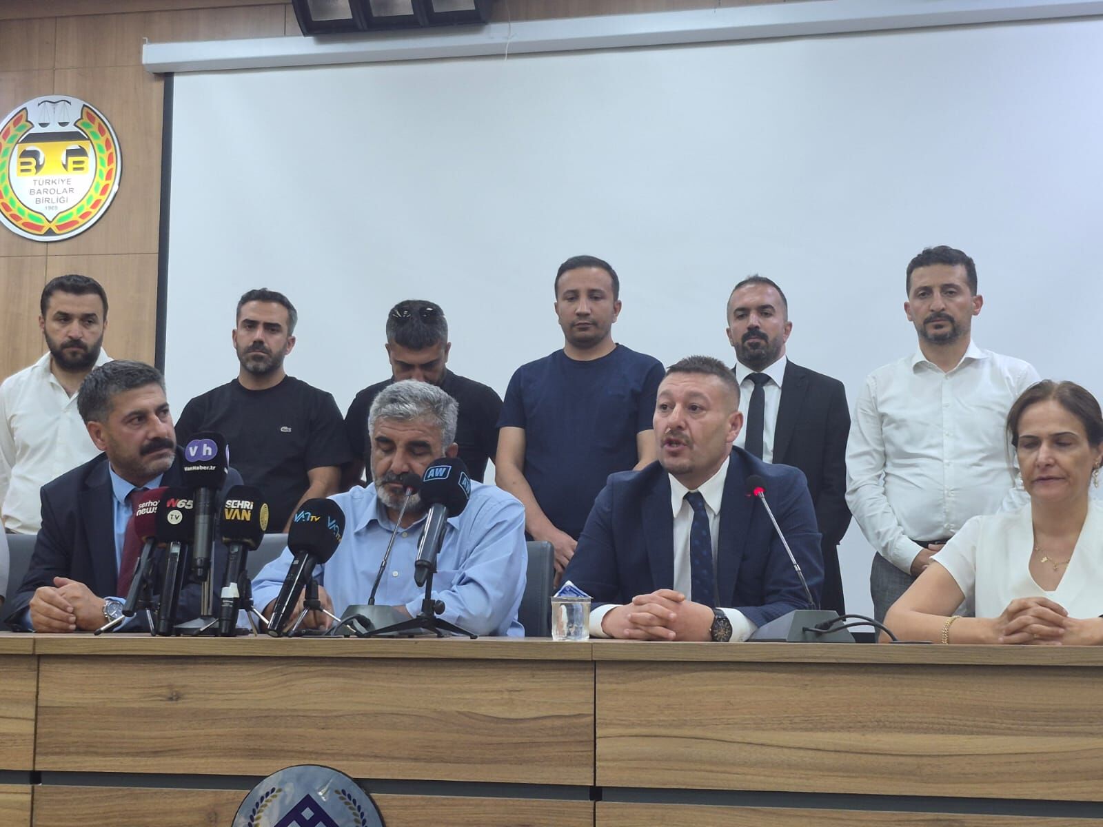 Van Barosu Iddialara Yanıt Verdi Rojin Kabaiş Dosyasından Çekilmedik