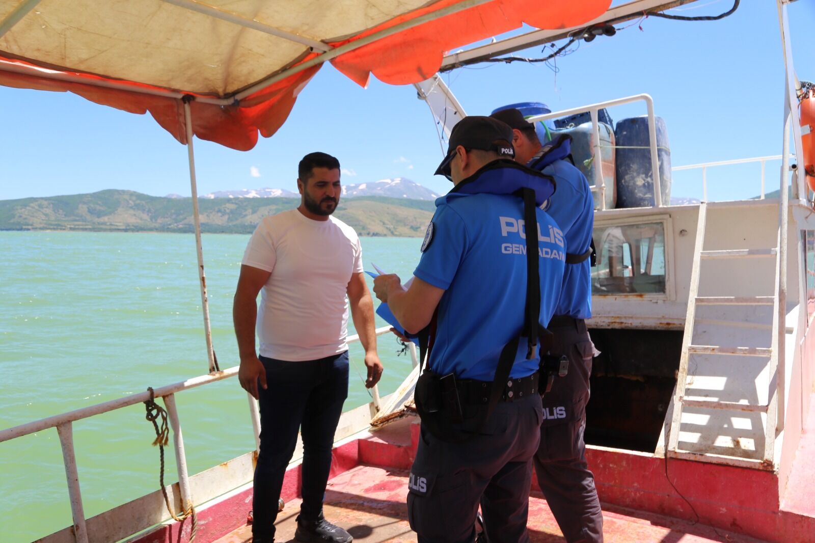 Van Gölü'nde Tekneler Mercek Altında (2)