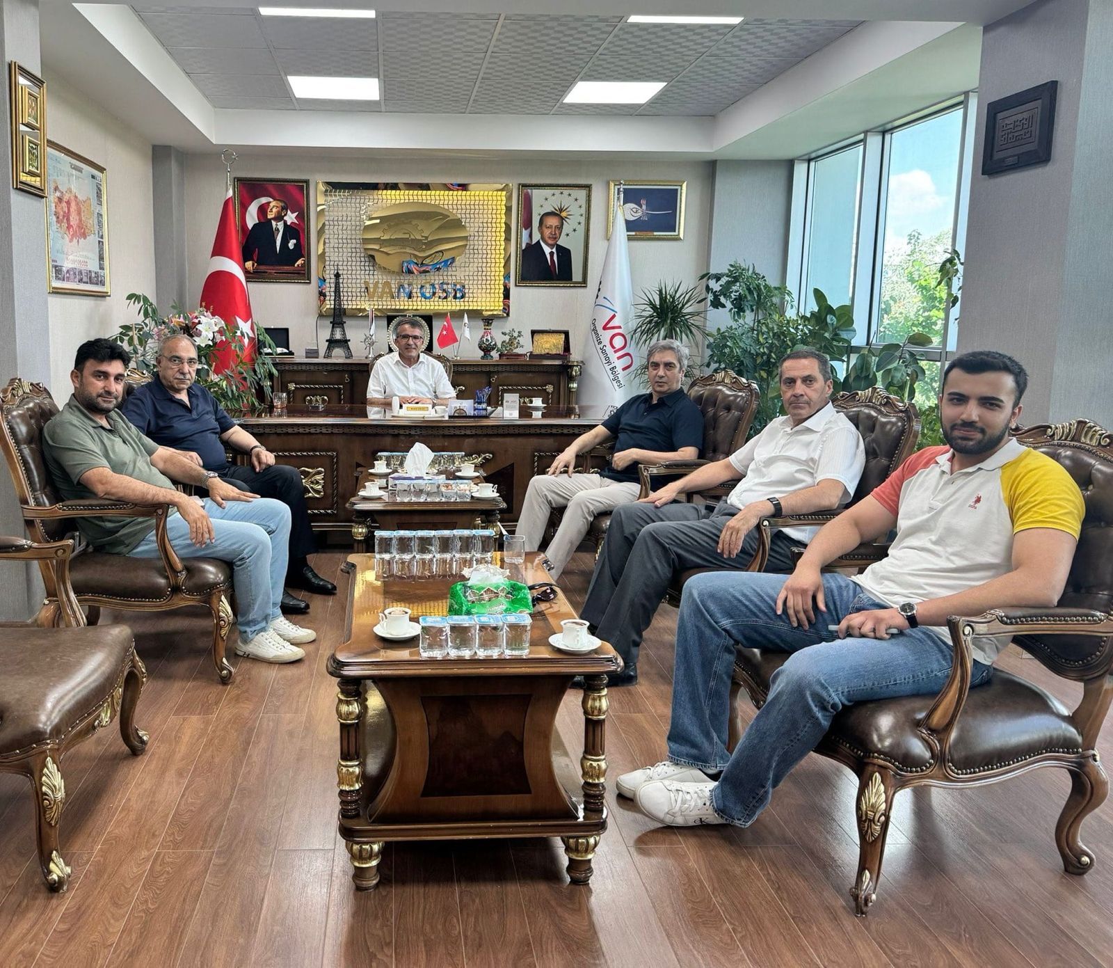 Van Protokolünün Necati Şaşmaz Ilgisi Gündem Oldu (4)