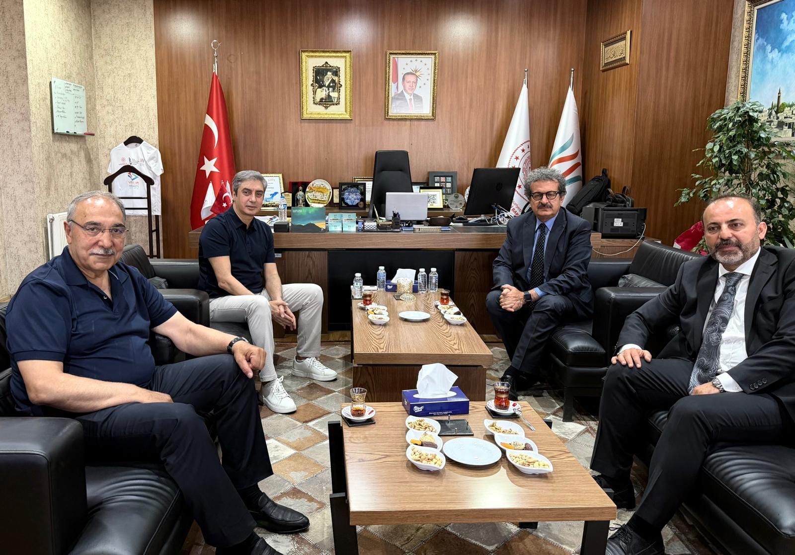 Van Protokolünün Necati Şaşmaz Ilgisi Gündem Oldu (6)
