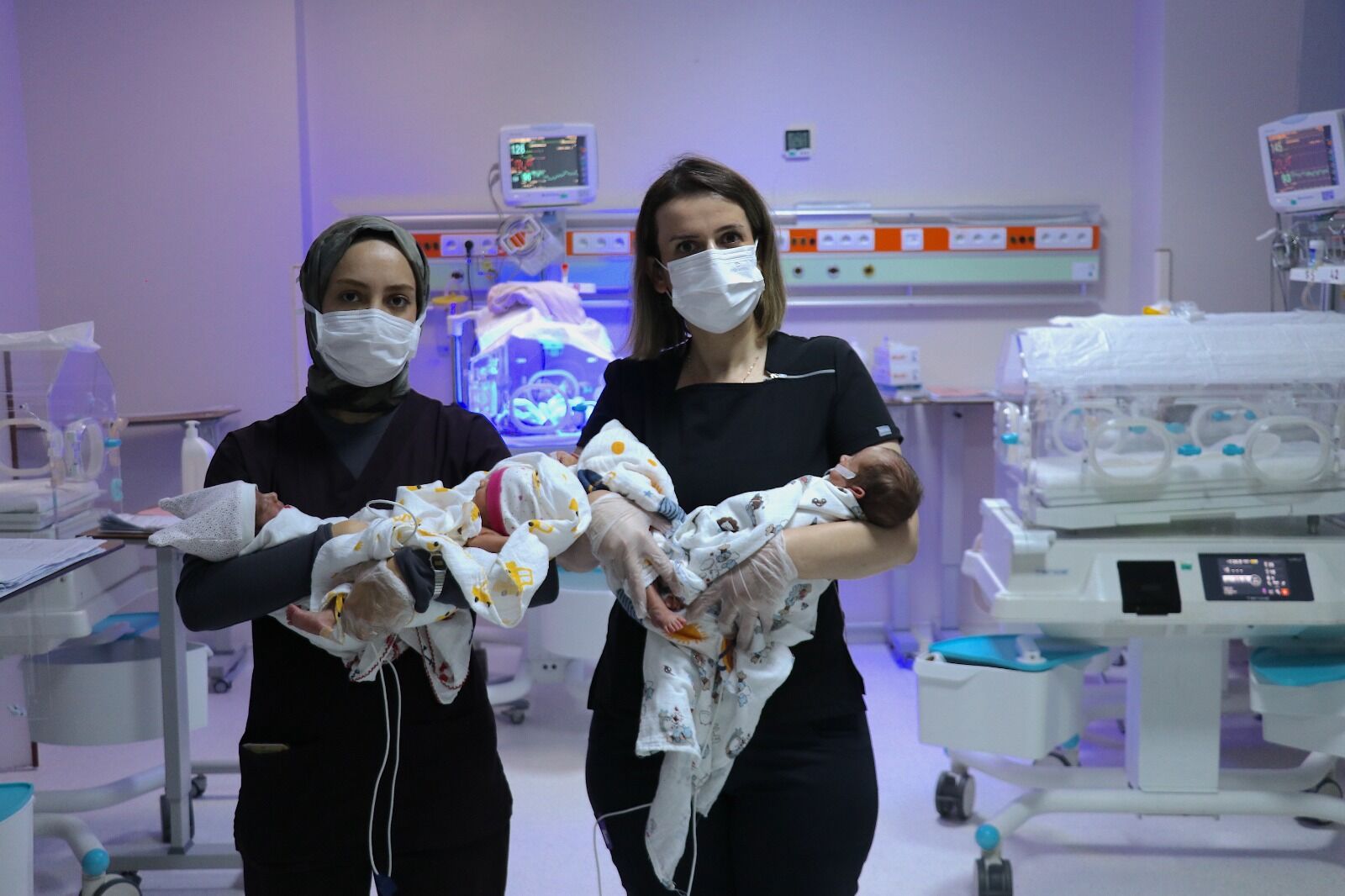 Van'ın Tuşba Ilçesinde Yaşayan Hacer Dikanlı, Erken Doğum Sancıları Nedeniyle Van Yüzüncü Yıl Üniversitesi Dursun Odabaş Tıp Merkezine Sevk Edildi. (1)