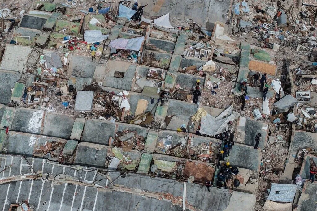 Venezuela'da 24 Haziran'da Meydana Gelen 7,2 Ve 7,5 Büyüklüğündeki Depremlerin En Ağır Etkilediği La Guaira Kentindeki Mahalleler Dronla Görüntülendi (1)